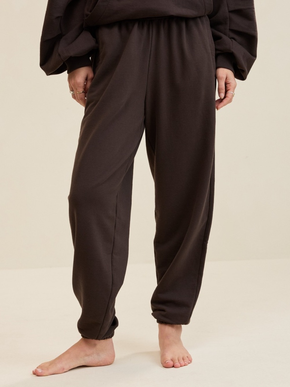 Aerie | Jet Setter Jogger | Small | Deep Earth Brown - Picture 4 of 8